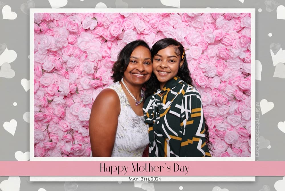 MOMumental Mother's Day output at Arlington Highlands